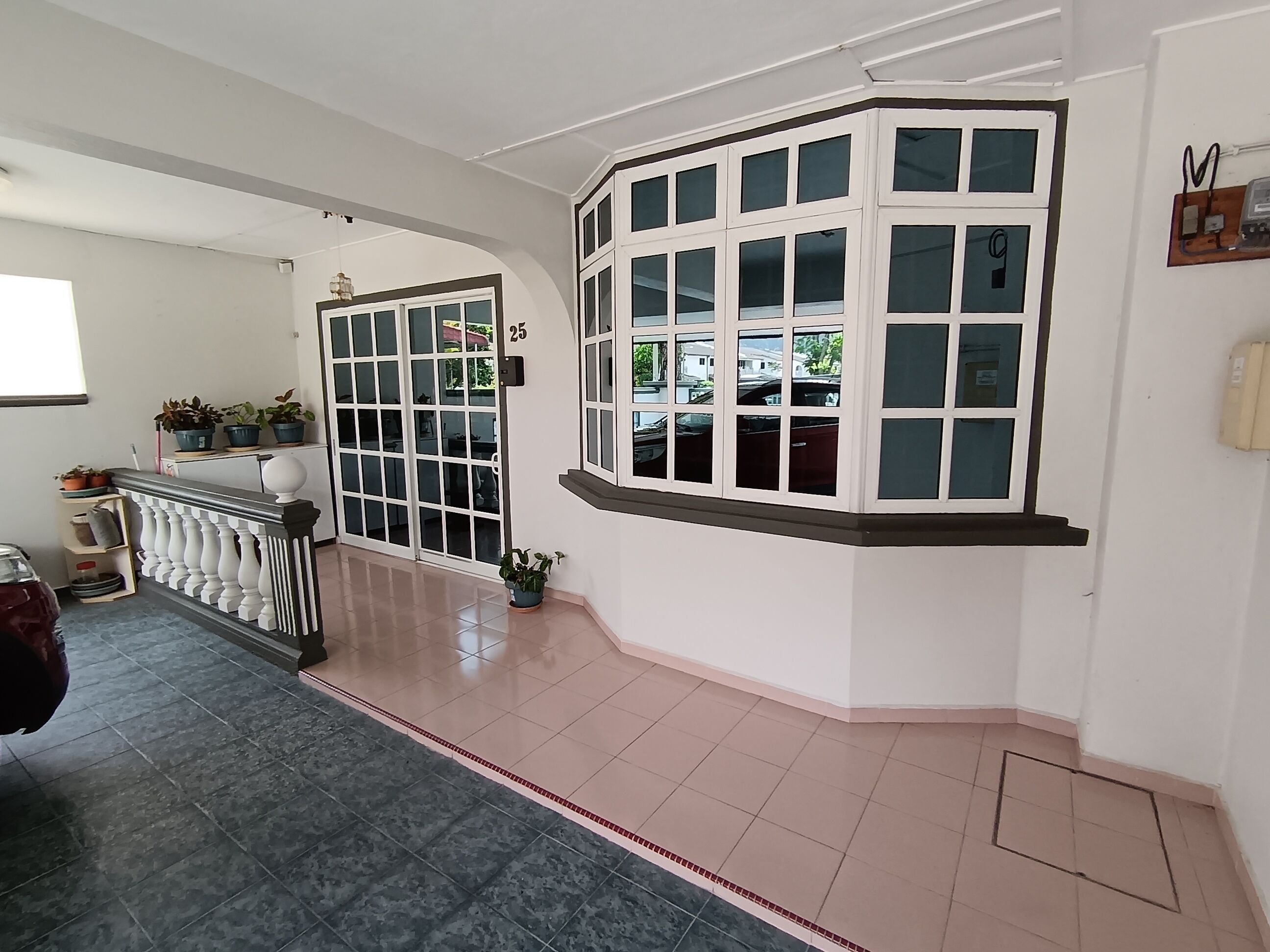 Màn/rèm cản sáng, bàn ủi/dụng cụ ủi quần áo 