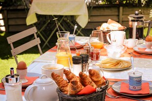 Daily cooked-to-order breakfast for a fee - La Maison V.H., Appartements d'Hôtes (Troyes)