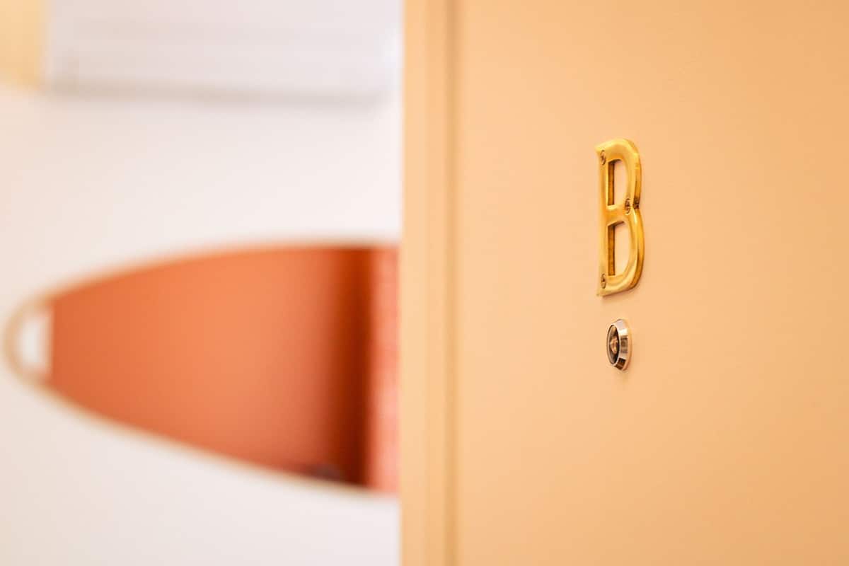 Apartamento junior, patio, vistas al jardín | Vestíbulo