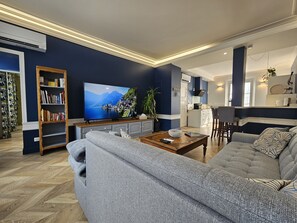 Deluxe Apartment, 2 Bedrooms | Lounge - La Maison V.H., Appartements d'Hôtes (Troyes)