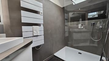 Executive Loft, Private Bathroom, Garden View | Bathroom