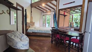 2 quartos, acesso à internet, roupa de cama