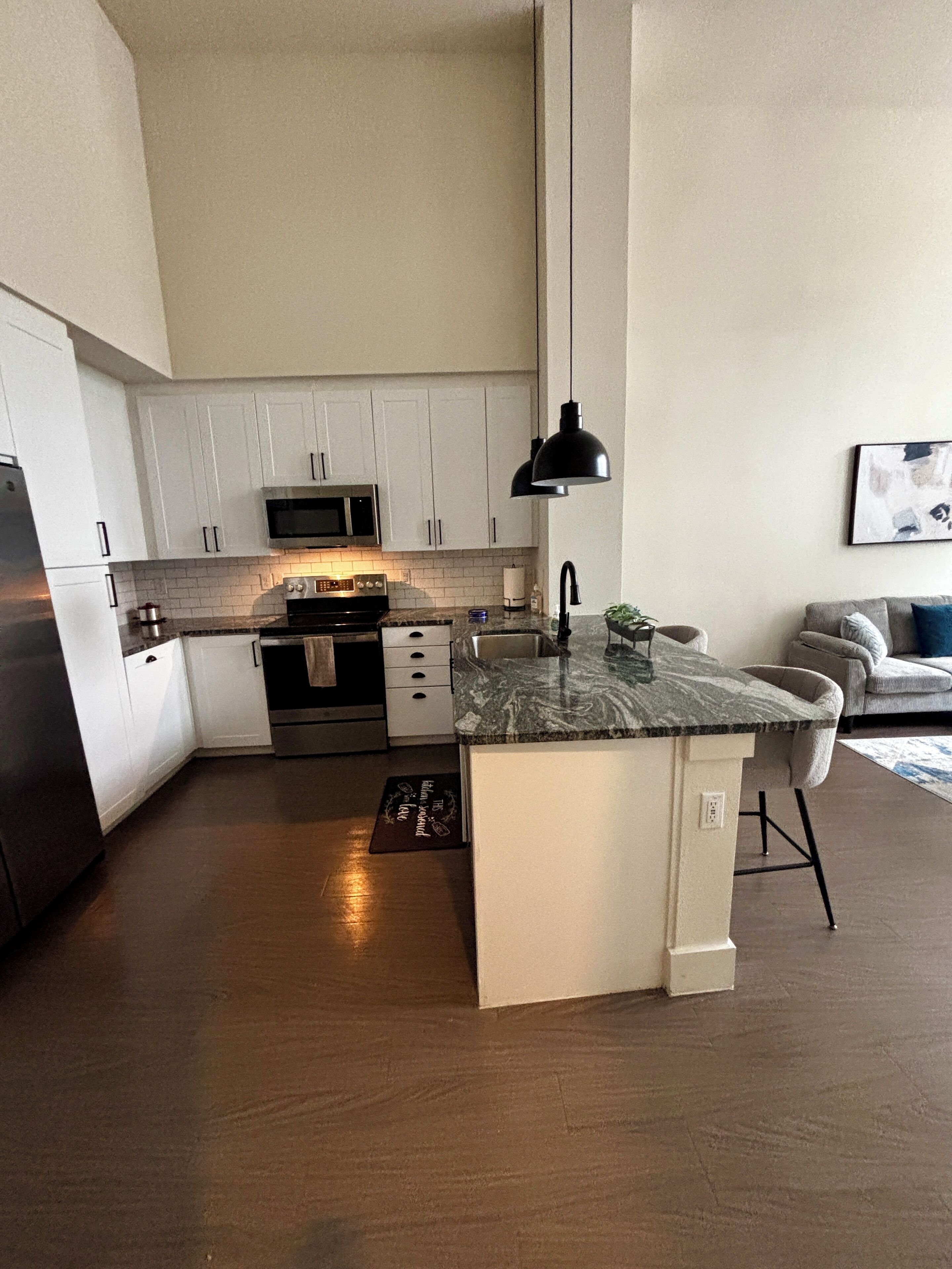 Kjøleskap, mikrobølgeovn, ovn og oppvaskmaskin