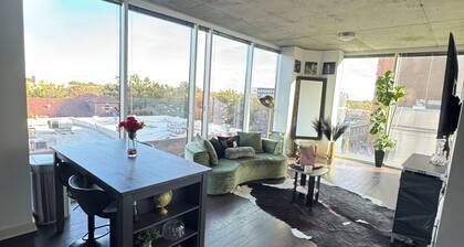 2-bedroom High Rise condo in the heart of Downtown Raleigh with free parking!