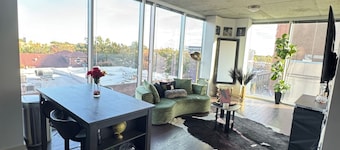 2-bedroom High Rise condo in the heart of Downtown Raleigh with free parking!