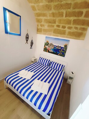 2 bedrooms, free WiFi, bed sheets - Your beach house in Sicily, Casa Sciàpò (Terrasini)