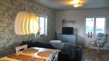 Deluxe House, 2 Bedrooms, Air conditioning, Lake View | Interior