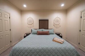 3 bedrooms, iron/ironing board, Internet