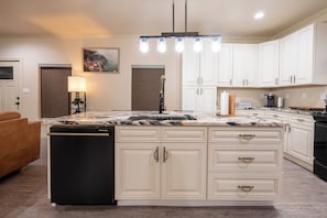 Fridge, microwave, oven, stovetop - Mid-Century Kendall Whittier charm 3 big bedrooms Mins frm TU, Dwntown, Expo CTR (Tulsa)
