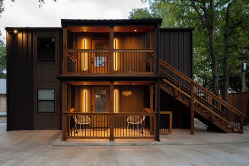 Modern Cabin  Mins from TU, Downtown, Expo, St John and HIlcrest - upstairs