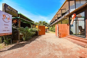 المنشأة من الخارج