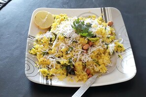 فطور أوروبي يوميًا بتكلفة قدرها (200 INR للشخص)