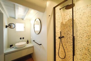 Shower, hair dryer, shampoo