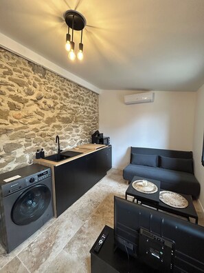 Interior - Charming little house (Mours-Saint-Eusèbe)