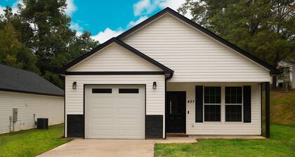 Charming 3-bedroom house in Woodruff with Garage and Fenced Yard