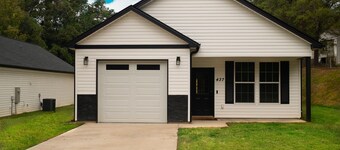 Charming 3-bedroom house in Woodruff with Garage and Fenced Yard