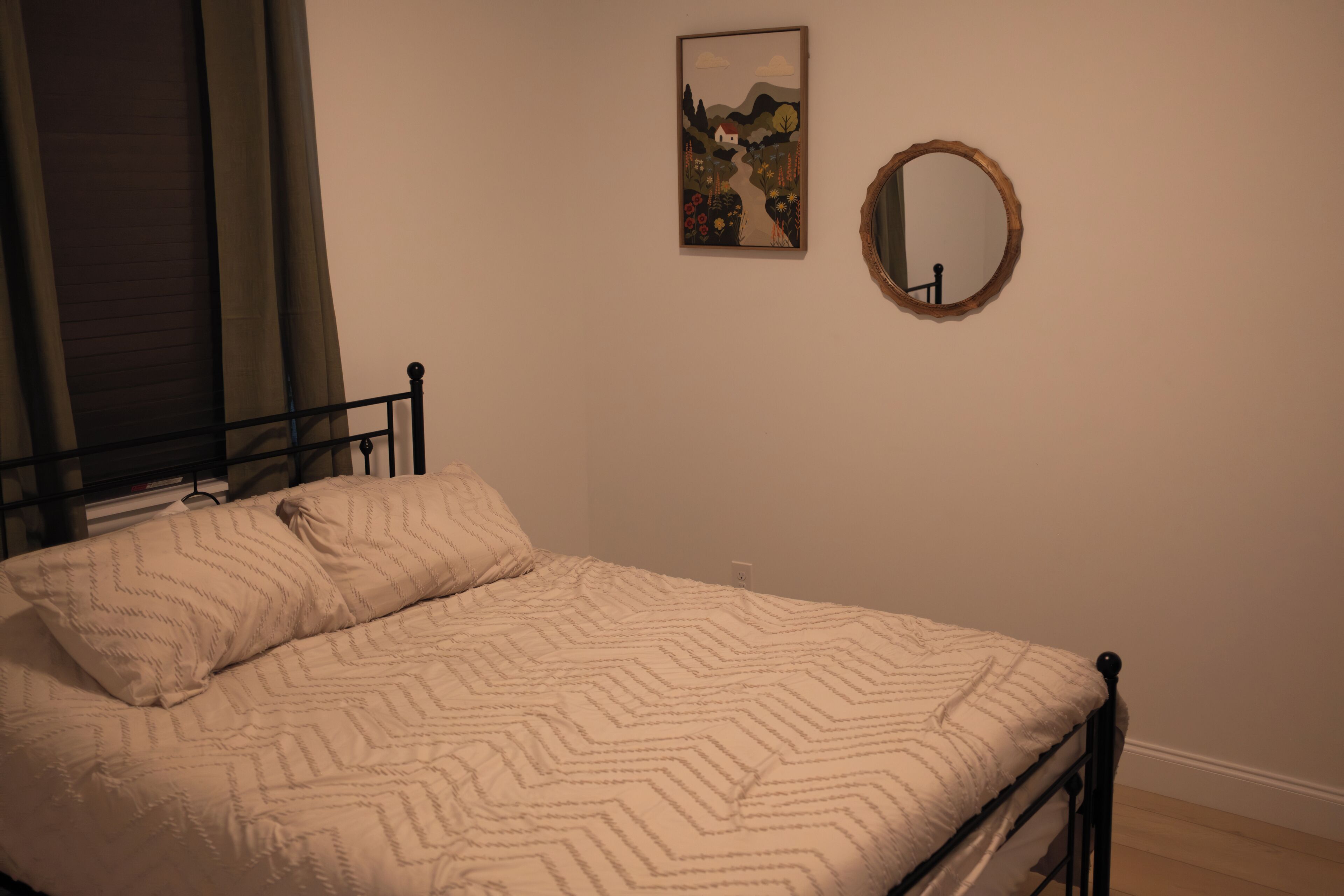 3 bedrooms, iron/ironing board, WiFi, bed sheets