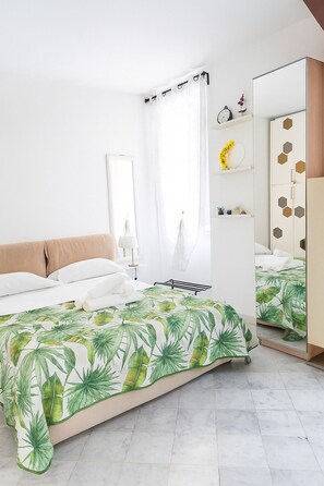 1 bedroom, in-room safe, iron/ironing board, free WiFi