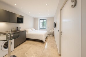 1 chambre, fer et planche à repasser, Wi-Fi, draps fournis