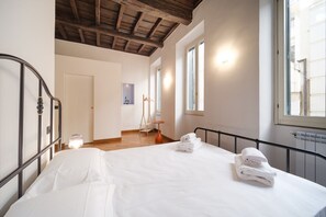 3 bedrooms, travel cot