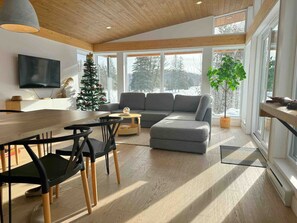 TV - The Frāho Gorgeous View, No Neighbour SPA! (Grenville-Sur-La-Rouge)