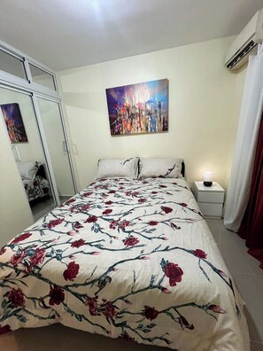 3 chambres, fer et planche à repasser, Wi-Fi, literie fournie