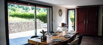 Timber-frame house in the mountains, 10 minutes from the ski slopes