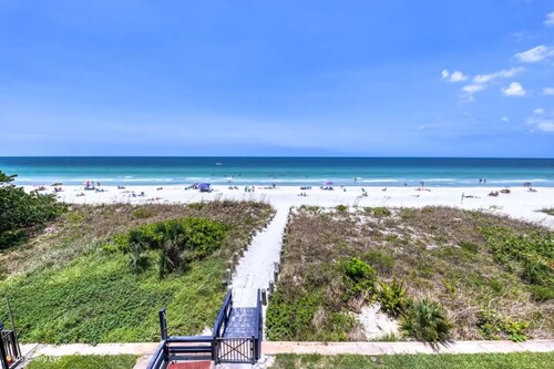 Charming 2-bedroom resort in fabulous Indian Rocks Beach with AC