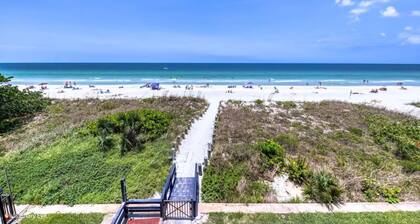 Charming 2-bedroom resort in fabulous Indian Rocks Beach with AC