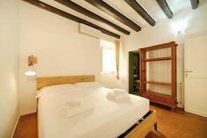 4 bedrooms, iron/ironing board, travel crib, free WiFi