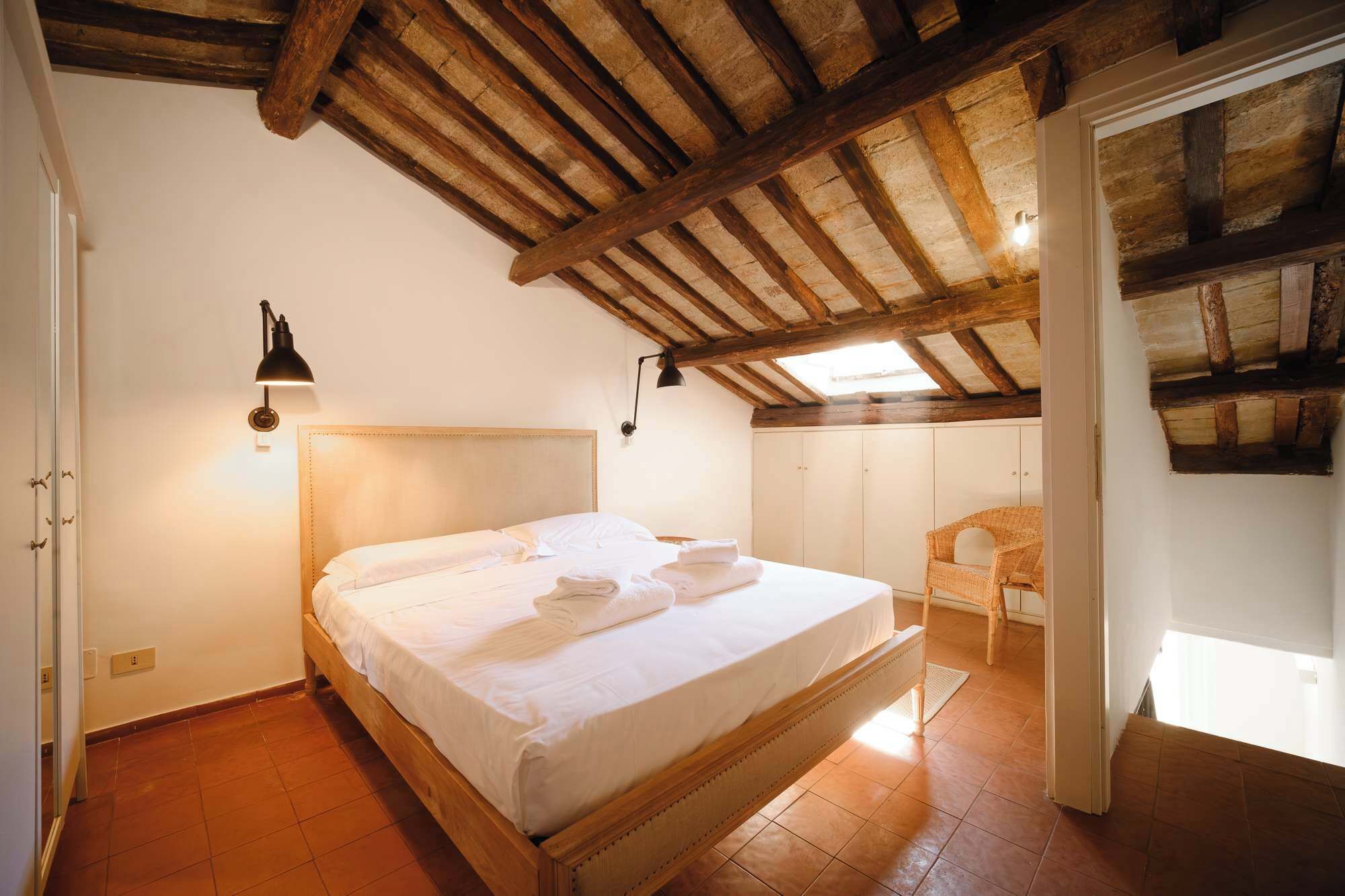 3 chambres, fer et planche à repasser, lit de bébé portatif