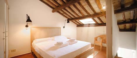 3 chambres, fer et planche à repasser, lit de bébé portatif