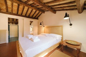 4 bedrooms, iron/ironing board, travel crib, free WiFi