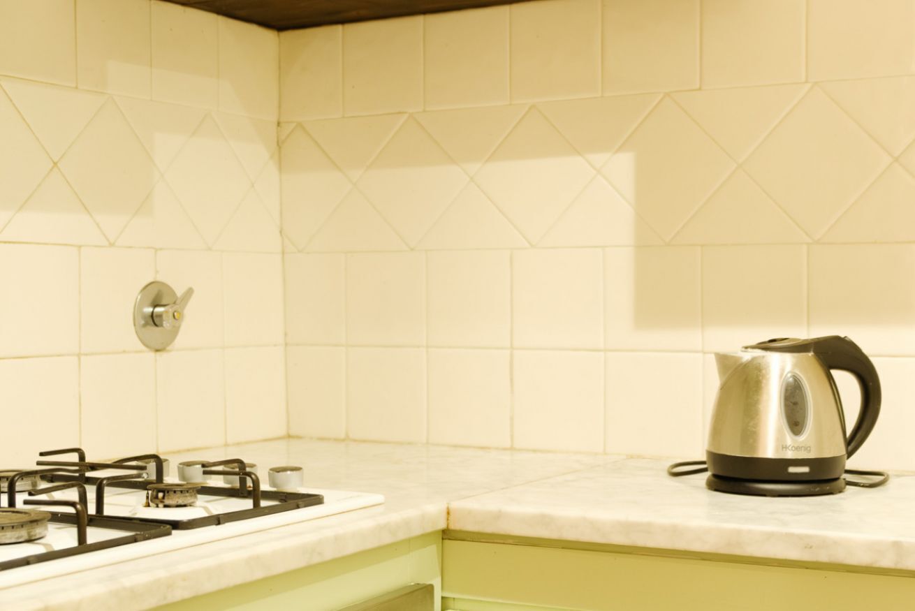 Kylskåp, mikrovågsugn, ugn och spishäll