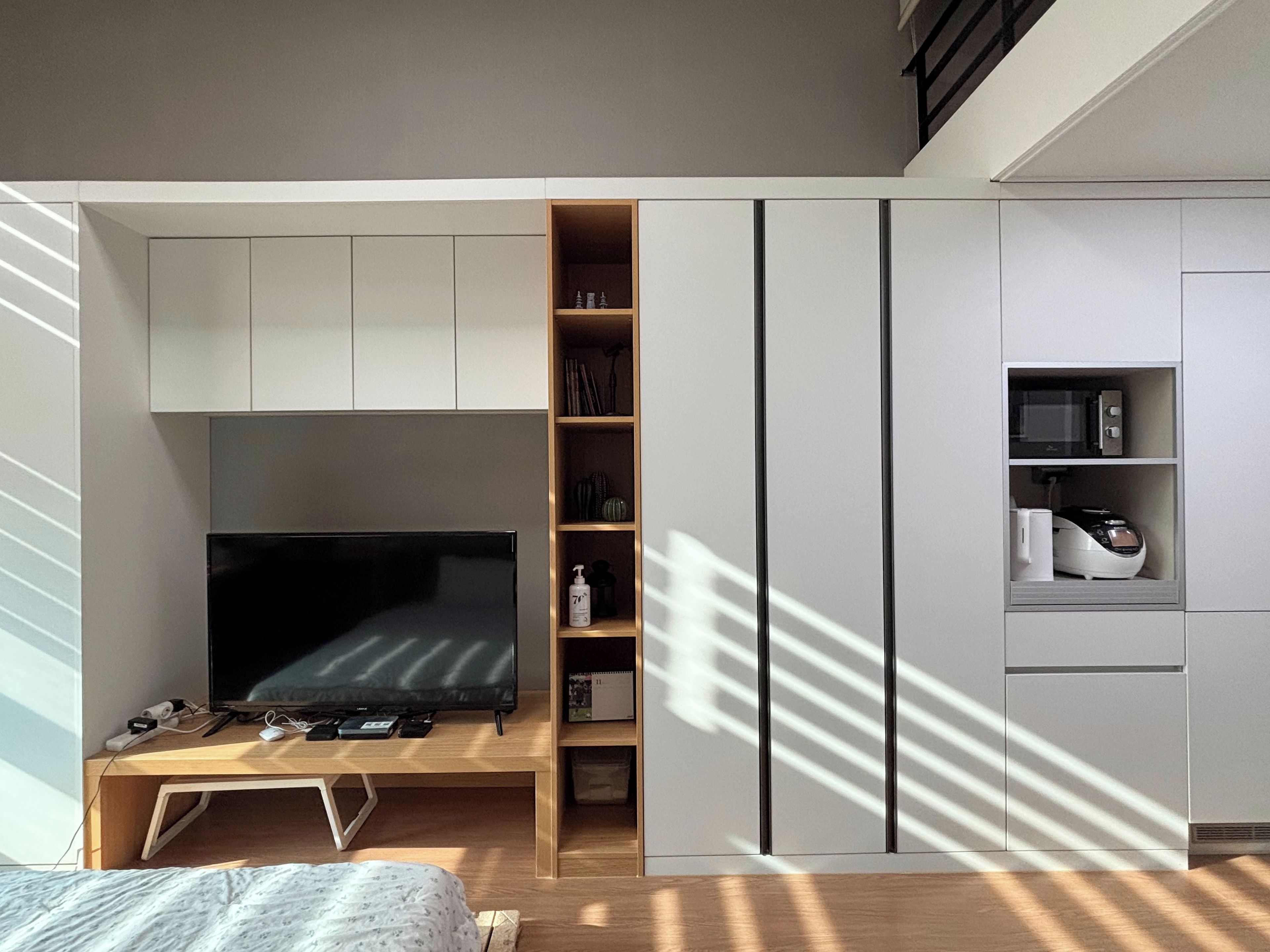 Built-in storage, TV and kitchen appliances