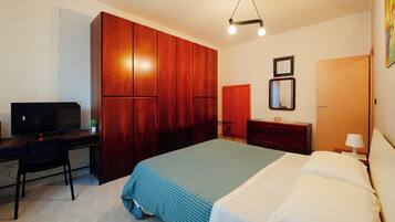 Bügeleisen/Bügelbrett, WLAN, Bettwäsche