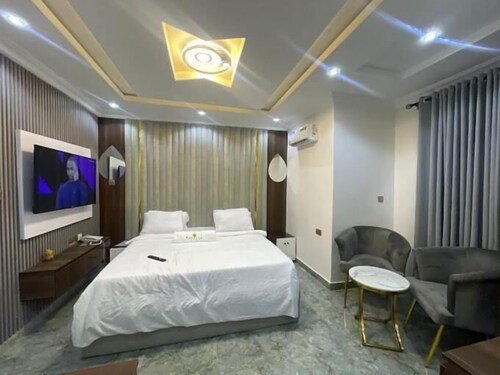 Ravella Hotel and Suites 