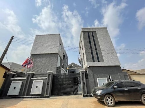 Ravella Hotel and Suites 