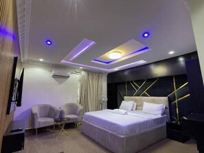 In-room safe, blackout curtains, iron/ironing board, free WiFi - Ravella Hotel and Suites  (Ota)