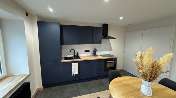 Mikroaaltouuni, uuni, liesi, astianpesukone