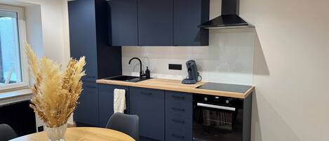 Microonde, forno, piano cottura, lavastoviglie