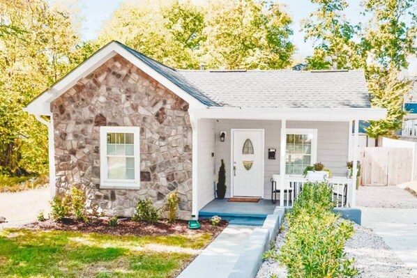 Exterior - Downtown - 2 bed, 2 bath (Raleigh)