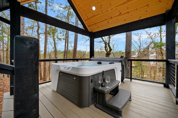 Outdoor spa tub