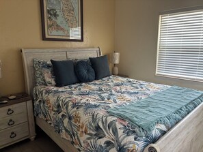 2 bedrooms, iron/ironing board, internet, bed sheets