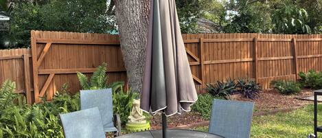 屋外ダイニングエリア