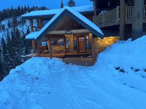 Stunning Mountaintop Retreat with Spectacular Views of Steamboat Springs, CO