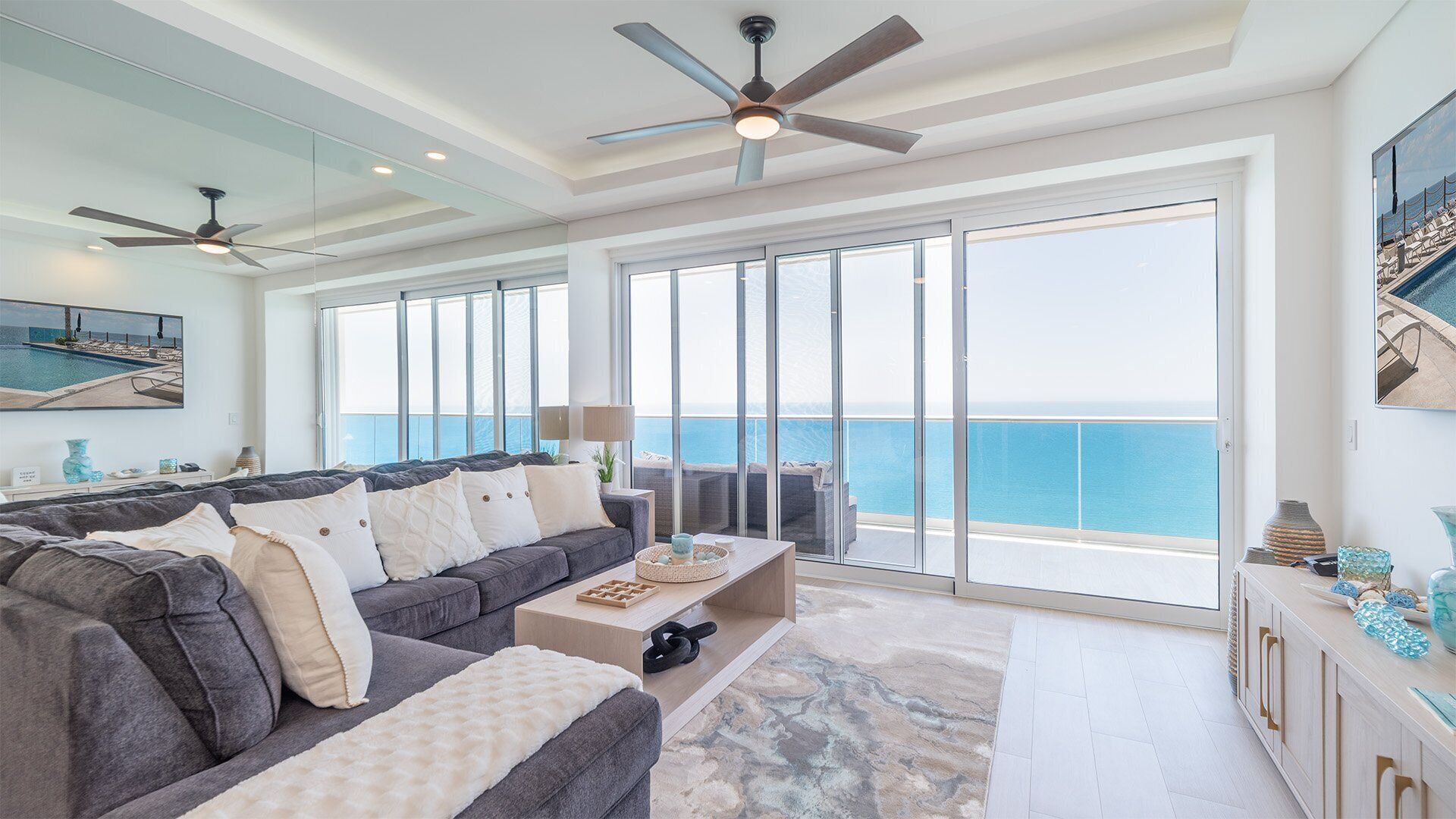 公寓式客房, 多张床, 阳台, 海洋景观 (Encantame Towers Velero 1802) | 起居区 | 42-英寸纯平电视（配备数码频道）