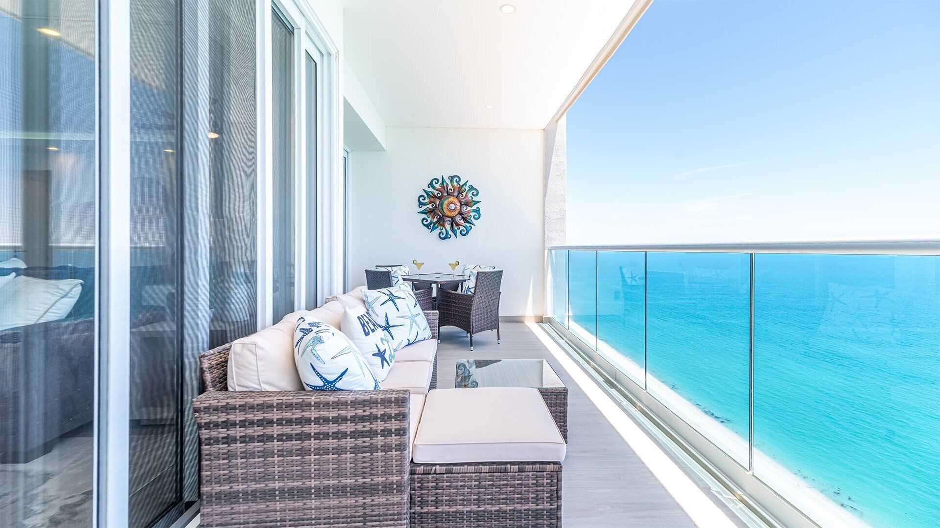 Condo, varias camas, balcón, vista al océano (Encantame Towers Velero 1802) | Vista desde la habitación