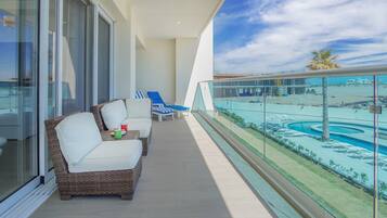 Condo, varias camas, balcón, vista al océano (Encantame Towers Verano 205) | Vista desde la habitación