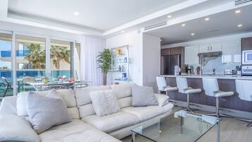 Apartment, Mehrere Betten, Balkon, Meerblick (Encantame Towers Verano 205) | Innenbereich